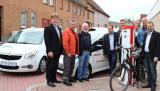 Auto News | Foto: Erste E-Ladesule in Dransfeld: Vertreter von E.ON Mitte und der Kommune.