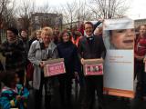 Gesundheit Infos, Gesundheit News & Gesundheit Tipps | Foto: Anke Bastrop und ber 80.000 Menschen sorgen sich um die Hebammen in Deutschland.