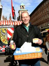 Deutsche-Politik-News.de | Ren Carstanjen (FDP) vor dem Nrnberger Rathaus.