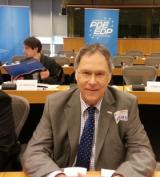 Europa-247.de - Europa Infos & Europa Tipps | Wolf Achim Wiegand bei einer Sitzung im Europaparlament
