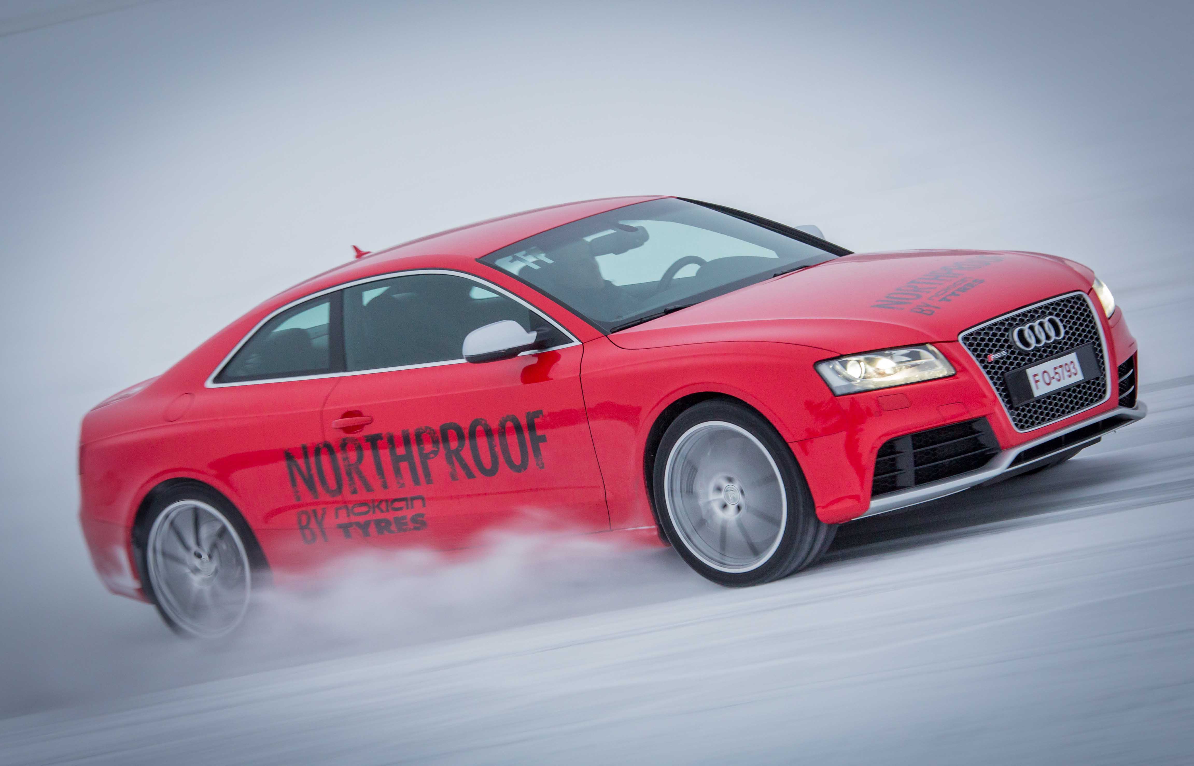 Deutsche-Politik-News.de | Der Nokian WR Winterreifen ist gut und damit besonders empfehlenswert im ADAC Winterreifen-Test 2013 sowie bei test Stiftung Warentest    Foto: Nokian Reifen